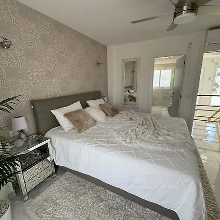 Casa Ambiente - Topausgestattetes Haus In Strandnaehe קלפה